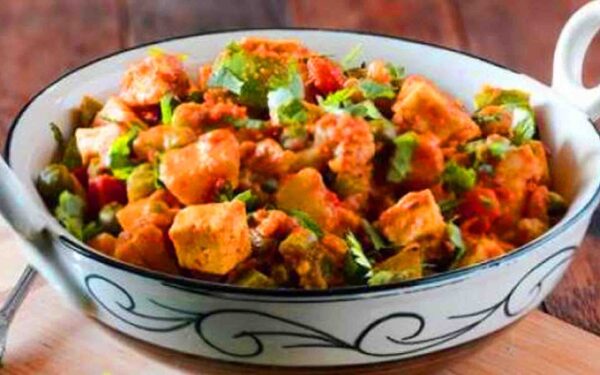 411 Chicken Sabzi<br><br>Zartes Hühnerfleisch mit verschiedenem frischem Gemüse Tender chicken with various fresh vegetables