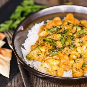 428 Vegetable Korma<br><br>frisches Gemüse gekocht in einer schmackhaften Sauce aus Mandeln, Kokosnuss und feinen Gewürzen (sehr mild) Fresh vegetables cooked in a tasty sauce of almonds, coconut and delicate spices (very mild)